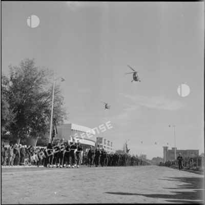 Défilé aérien pendant la cérémonie du 11 novembre 1957 à Sidi Bel Abbès