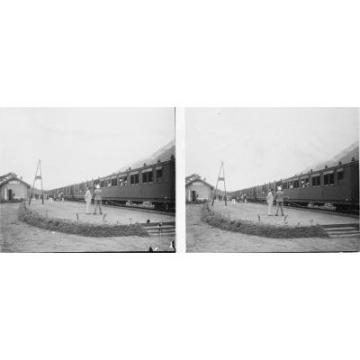 303. Voyage de Hanoï à Laokay (avril 1906). En gare de Trai Hutt. [légende d'origine]