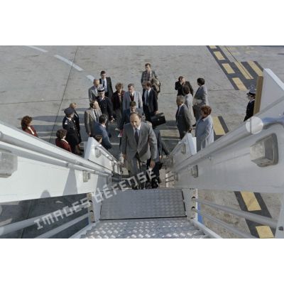 Embarquement de Laurent Fabius, Premier ministre, dans le Concorde. [Description en cours]