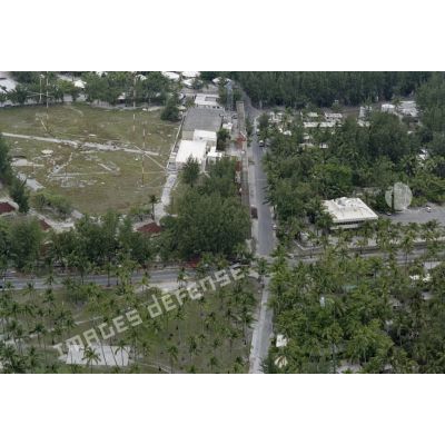 Vue aérienne de la zone vie de Moruroa. [Description en cours]