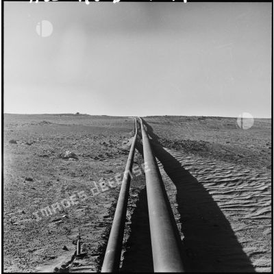 Richesse du Sahara les pipelines d'eau et de pétrole.