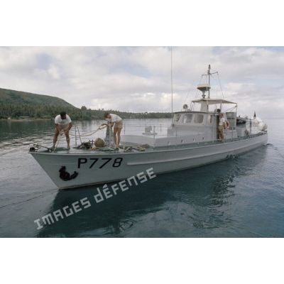 La vedette P 778 de la gendarmerie maritime quitte la baie de Vairao. [Description en cours]