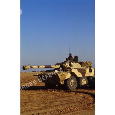 Blindé de reconnaissance AMX-10 RC en ZDO (zone de déploiement opérationnel) Olive.
