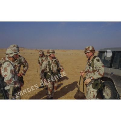 Soldats de la 82e Airborne sur un poste américain en ZDO (zone de déploiement opérationnel) Olive.