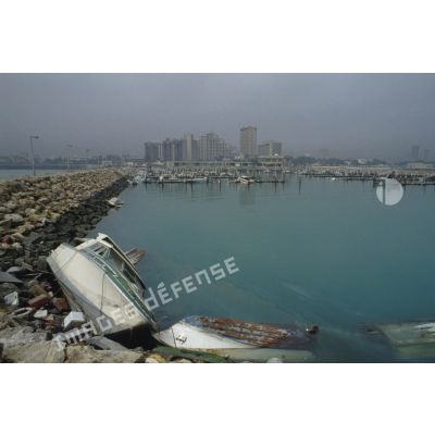 Un port de plaisance sur la jetée de Koweit City.