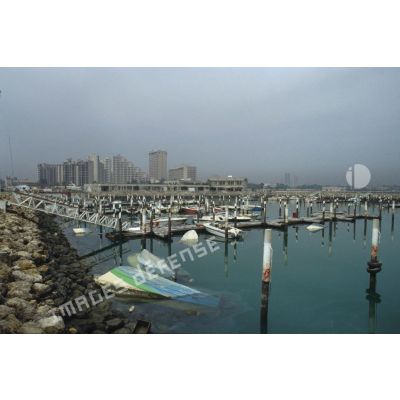 Un port de plaisance sur la jetée de Koweit City.