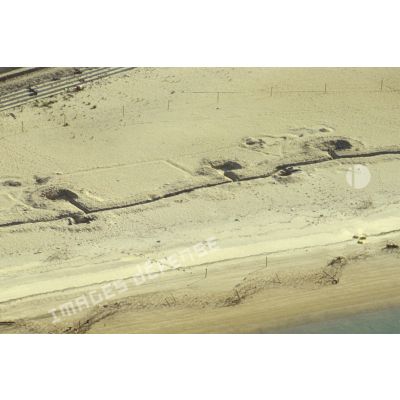 Vue aérienne de la première plage déminée par les militaires français à Koweit City.