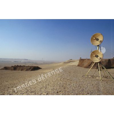 Système de détection radar tactique de basse altitude ALADIN (autonome léger à déplacement instantané) de l'armée de l'Air installé près de la base aérienne d'Al Ahsa en Arabie Saoudite.