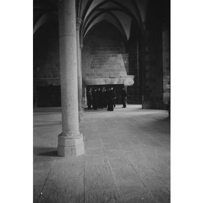La visite de l'abbaye du Mont-Saint-Michel : le scriptorium ou salle des chevaliers.