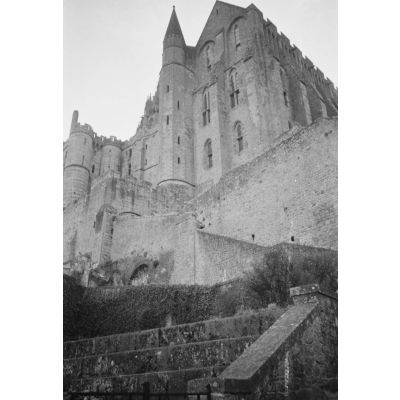 Façade de l'abbaye du Mont-Saint-Michel.