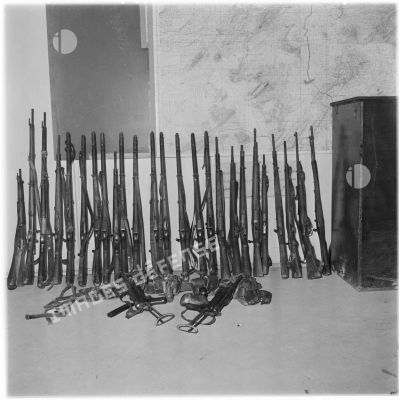 Armes récupérées lors d'une opération dans le djebel Tarf.