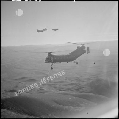 Les hélicoptères du 8e RPC (8e régiment de parachutistes coloniaux) en vol.