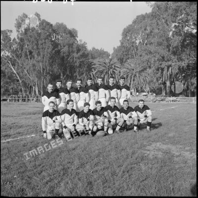Portrait d'une équipe de rugby.