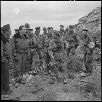 Les hommes du 14e régiment de chasseurs parachutistes (14e RCP) dans le secteur du djebel Mezouzia.