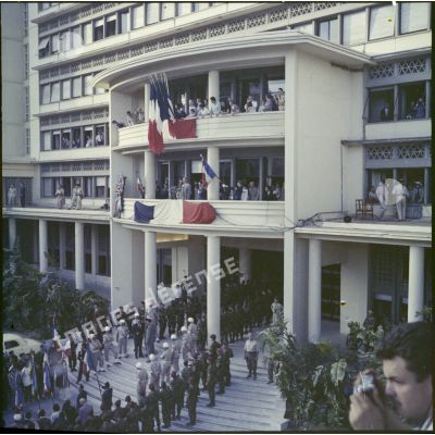 Discours du général de Gaulle au balcon du palais du gouvernement général à Alger.