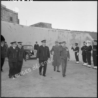 Arrivée du général Salan au fort de Mers el-Kebir.