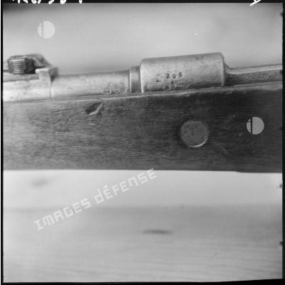 Gros plan d'un fusil Mauser.