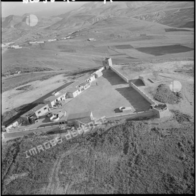 Vue aérienne du site de Ben Kerada 509 à la frontière franco-marocaine.