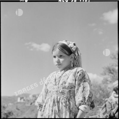 Portrait d'une jeune villageoise.