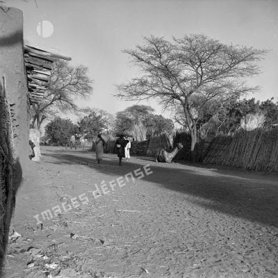 Deux femmes dans un village du Tchad
