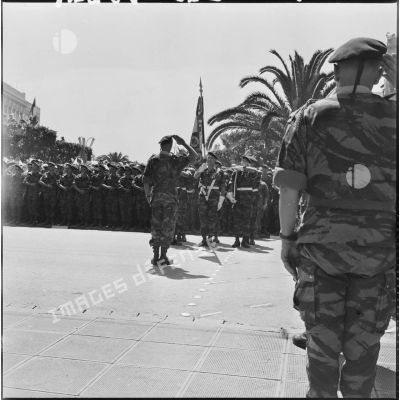Alger. Cérémonie militaire.