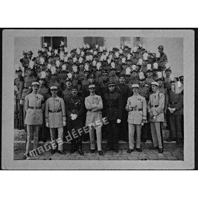 Promotion du Souvenir (1921-1923). Lieutenant Culot, capitaine Marange, capitaine Persan, moi (capitaine André Lalande), capitaine Lanskorouski (lithuanien), lieutenant Falleur, lieutenant Moillard. [légende d'origine]