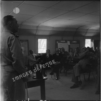 ImagesDéfense Le général de Gaulle repart d'Aïn Arnat.