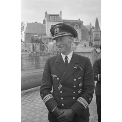 A Saint-Nazaire, lors de l'appareillage du sous-marin U-97, le portrait d'un capitaine de corvertte (Korvettenkapitän) de la 7e Unterseeboostflottille.