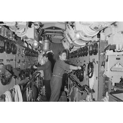 La salle des moteurs électriques du sous-marin U-203.