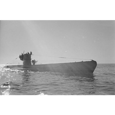 Retour au port de Saint-Nazaire du sous-marin U-552, commandé par Erich Topp, après sa 7e mission en mer entre les 4 septembre et 5 octobre 1941.