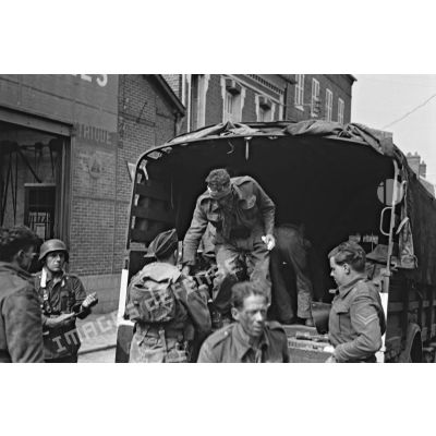 Commandos canadiens capturés après le raid sur Dieppe (opération Jubilee).