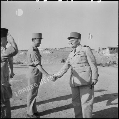 Le général Zeller arrive au poste de Souk el Khemis.