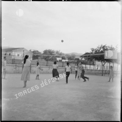 Partie de volley-ball à Aumale.