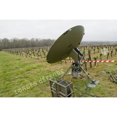 Antenne Syracuse HD Tac d'une section SAMP/T Mamba lors de l'exercice Nawas 2012.