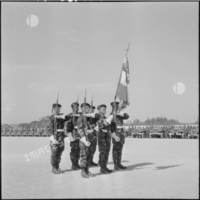 Cérémonie militaire au 6e régiment de parachutistes coloniaux (RPC).