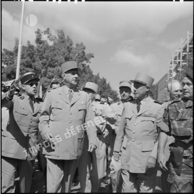 Le général de Gaulle en visite à Tiaret.