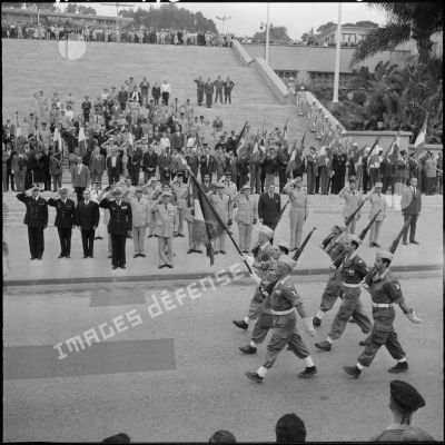 Cérémonie militaire à Alger.
