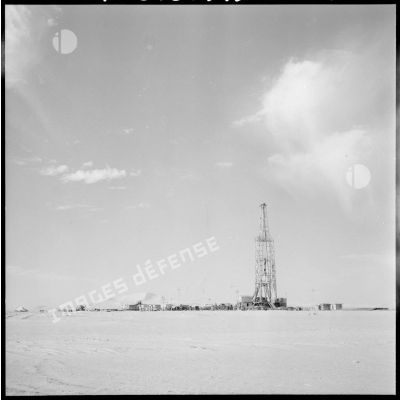 Fort Flatters. Un puits de pétrole dans le désert du Sahara.