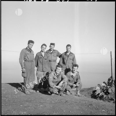 Tigzirt. Un groupe de chasseurs du 15e bataillon de chasseurs alpins (BCA).