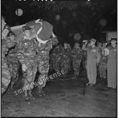 Alger. Obsèques de 15 parachutistes du 1er régiment de parachutistes coloniaux (RPC).