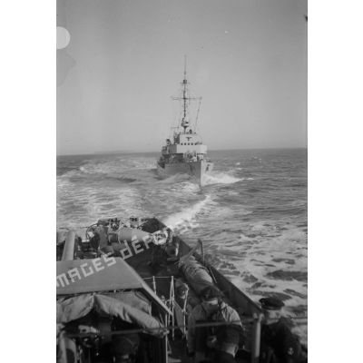 Des dragueurs de mines (Minensuchboot) de type 35 en mer.
