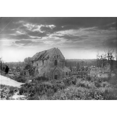 Eglise de Tracy-le-Val. Oise, 1917. [légende d'origine]