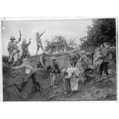 En pays reconquis, combat à la grenade, 1917. [légende d'origine]