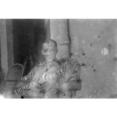 [Indochine française, 9 septembre 1946. Rencontre du général Zinovi Pechkoff avec un ami retraité de la Légion étrangère.]