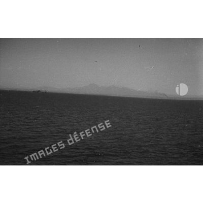 [Voyage retour de Claude Brézillon sur le paquebot André Lebon entre Saïgon et Marseille, 6 juillet - 7 août 1947. Au large du Yémen.]
