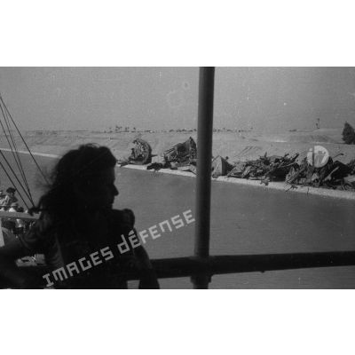 [Voyage retour de Claude Brézillon sur le paquebot André Lebon entre Saïgon et Marseille, 6 juillet - 7 août 1947. La traversée du canal de Suez.]