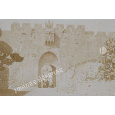 [La porte des Lions à Jérusalem, juin 1923 - mars 1924.]