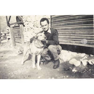[Portrait d'un homme avec un chien, s. d.].