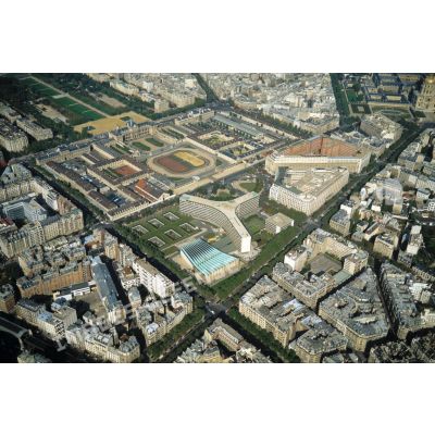 Paris 7e. L'UNESCO et l'Ecole Militaire.