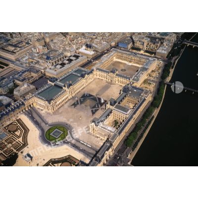 Paris 1er. Le palais du Louvre d'ouest en est.